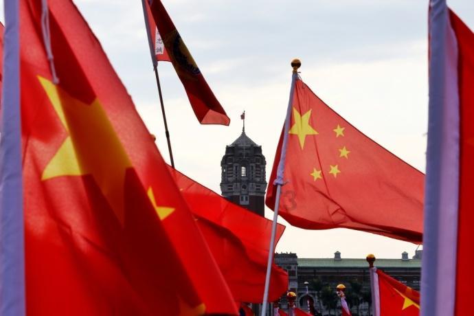 挤痘为什么会流血不止,乱挤痘有多危险?-专业有问必答平台